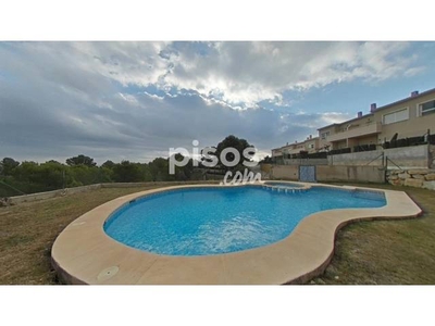 Chalet adosado en alquiler en Calle Ptda Oltamar - Urb Oltamar -