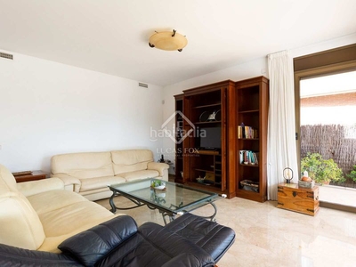 Chalet casa pareada en excelentes condiciones en venta en Can Roca, en Castelldefels