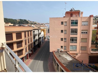 Piso en de palamos 3 piso reformado junto al mar. barrio céntrico y de fácil acceso, cerca de comercios. en Sant Feliu de Guíxols