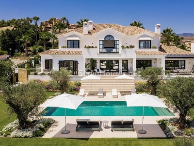 Villa en venta en Nueva Andalucía, Marbella