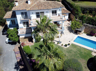 Casa de 4 Dormitorios con Vistas al Mar en Marbella Málaga