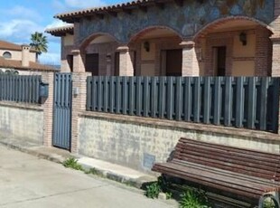 CHALET EN CARDIEL DE LOS MONTES CON PISCINA