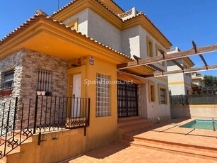 Chalet en venta en Los Montesinos