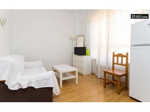Moderno apartamento de 1 dormitorio disponible con aire acondicionado en la zona de Moncloa