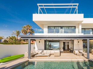 Villa en venta en Costabella, Marbella