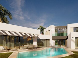 Villa en venta en Estepona