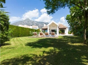 Villa en venta en Nagüeles-Milla de Oro, Marbella