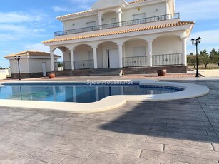 Villa en venta en Pinoso