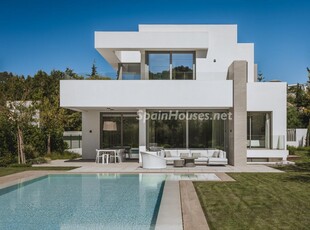 Villa independiente en venta en Estepona
