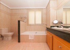 Apartamento en venta en conde de luque benahavis - 2 dormitorios y 2 baños en Benahavís
