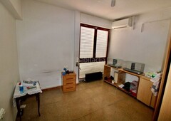 Apartamento vivienda a reformar en consell de cent en Barcelona