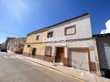 Casa adosada en venta en Calle de Sandoval en Alcázar de San Juan por 24.900 €