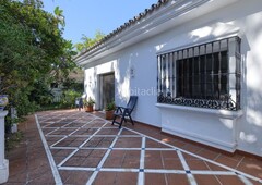 Casa fabulosa villa en Guadalmina Alta con jardín y piscina privado en Marbella