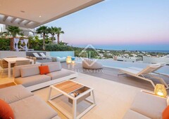 Chalet casa / villa en excelentes condiciones de 5 dormitorios con 140m² terraza en venta en nueva andalucía en Marbella
