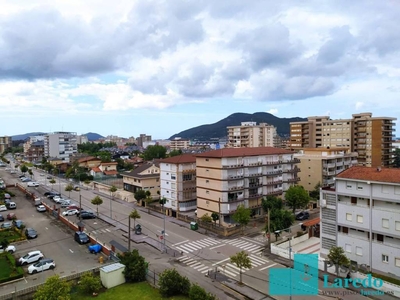 Alquiler Piso Laredo. Piso de una habitación en Calle Derechos Humanos 40. Buen estado séptima planta