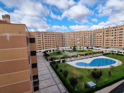 Alquiler Piso Valladolid. Piso de tres habitaciones en Sayago. Quinta planta