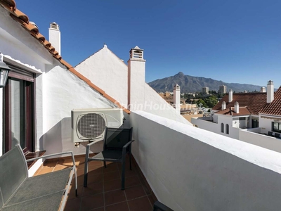 Apartamento ático en venta en Nueva Andalucía, Marbella