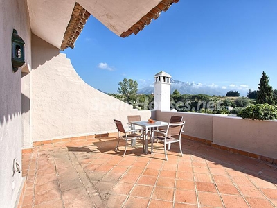 Apartamento ático en venta en Nueva Andalucía, Marbella