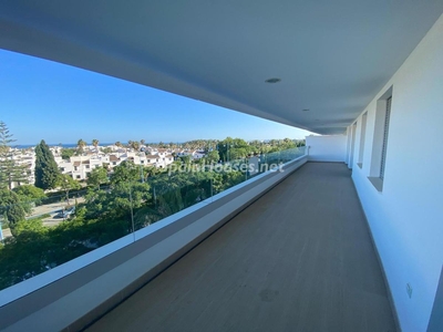 Apartamento ático en venta en San Pedro de Alcántara, Marbella