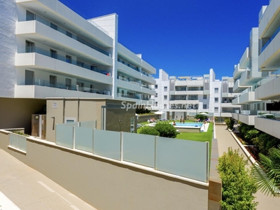 Apartamento bajo en venta en San Pedro de Alcántara, Marbella