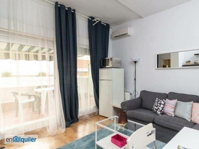 Increíble apartamento de 3 dormitorios con balcón en alquiler en Moncloa