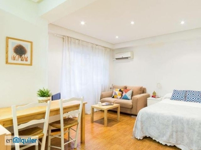 Muy bien decorado apartamento tipo estudio con aire acondicionado en alquiler en Salamanca
