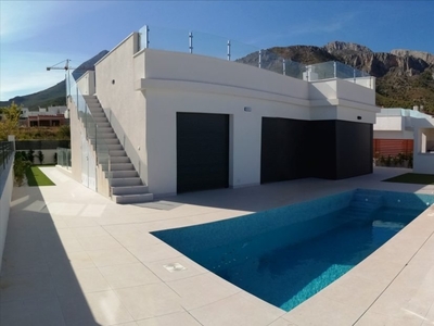 Venta de casa con piscina y terraza en Polop, Urbanizaciones