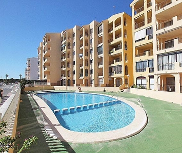 Venta de piso con piscina y terraza en Guardamar del Segura, las viñas