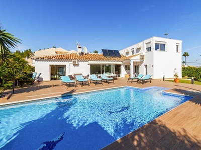 Villa en venta en Calaburra - Chaparral, Mijas