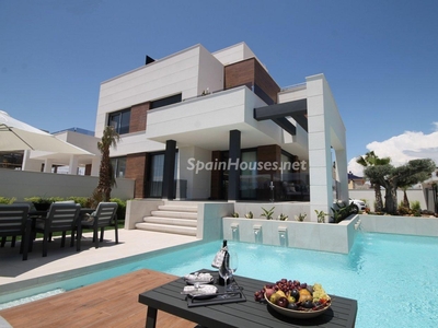 Villa en venta en El Chaparral, Torrevieja