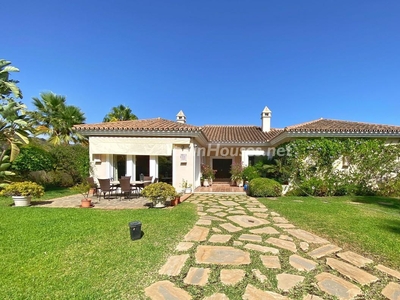 Villa en venta en Elviria, Marbella