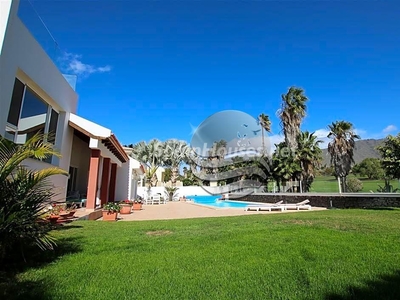 Villa en venta en La Caleta, Adeje