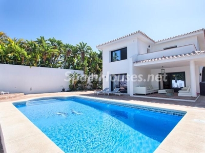 Villa en venta en Los Monteros, Marbella