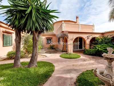Villa independiente en venta en El Chaparral, Torrevieja