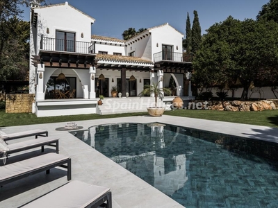 Villa independiente en venta en Las Chapas-El Rosario, Marbella