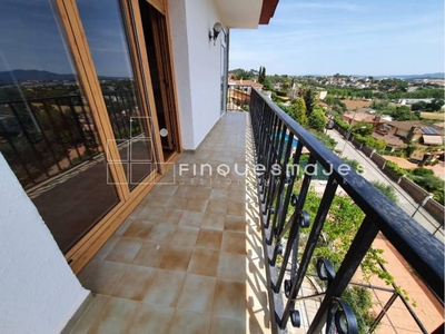 Venta Casa unifamiliar en Calle sant vicenç Lliçà de Vall. Buen estado con terraza 253 m²