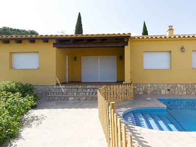 VILLA+PISCINA PRIVADA EN L'AMETLLA DE MAR 8 pers.