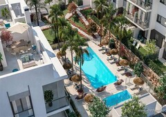 Apartamento ático de 3 dormitorios y solárium privado a 500 metros de la playa en Estepona