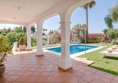 Chalet villa familiar con 5 dormitorios y 4 baños en nueva andalucía, en Marbella