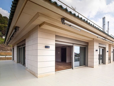 Alquiler de ático en Sant Gervasi - La Bonanova de 5 habitaciones con terraza y piscina