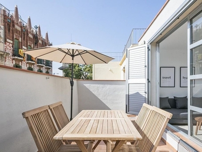 Alquiler de ático en Vila de Gràcia de 1 habitación con terraza y muebles