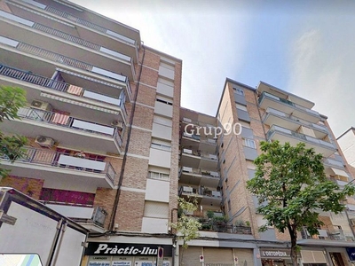 Alquiler de piso en avenida De València de 4 habitaciones con muebles y balcón