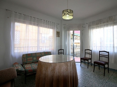 Alquiler de piso en calle Antonio Reyes Huertas de 3 habitaciones con terraza y muebles