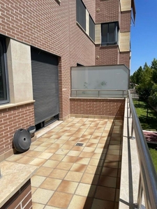 Alquiler de piso en calle Arribes del Duero de 2 habitaciones con terraza y garaje