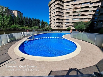 Alquiler de piso en calle De la Sagrada Familia de 2 habitaciones con terraza y piscina