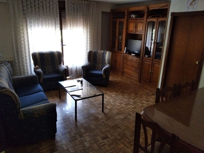 Alquiler de piso en Ezequiel González - Conde de Sepúlveda de 4 habitaciones con terraza y muebles
