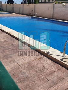 Alquiler de piso en Santa Cruz - Industria - Polígono Campollano de 2 habitaciones con terraza y piscina