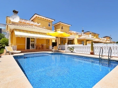 Chalet en venta en La Zenia, Orihuela, Alicante