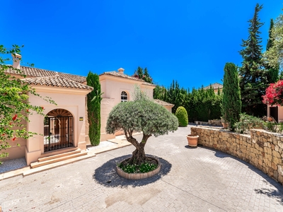 Extraordinaria mansión en una comunidad de gran prestigio en Nueva Andalucía, Marbella