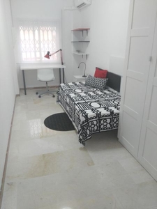 Habitaciones en Avda. Medina Azahara, Córdoba Capital por 250€ al mes